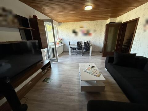 Charmante Dachgeschosswohnung mit Ausbaupotential