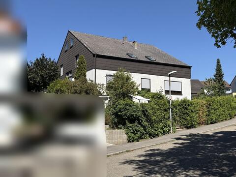 Charmante Dachgeschosswohnung mit Ausbaupotential