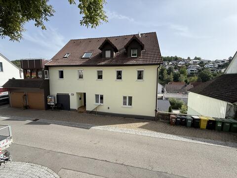 Großzügiges Mehrfamilienhaus mit Entwicklungspotenzial