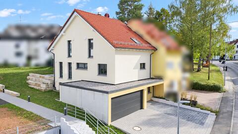 Moderne KfW 40 Doppelhaushälfte mit Doppelgarage in Oberhaugstett